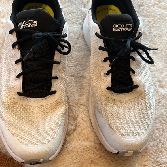 Men’s Skechers go train shoe - Picture 2 of 7
